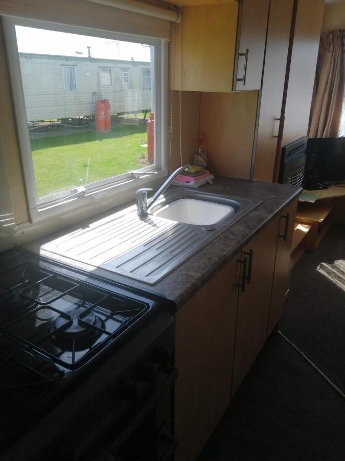 Adorable 2 Bedroom Caravan In Clacton-On-Sea Zewnętrze zdjęcie