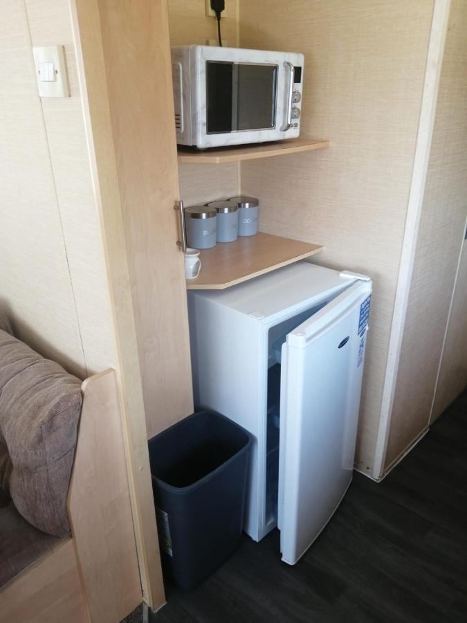 Adorable 2 Bedroom Caravan In Clacton-On-Sea Zewnętrze zdjęcie
