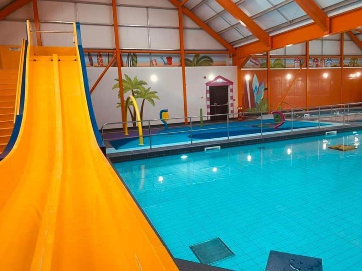 Adorable 2 Bedroom Caravan In Clacton-On-Sea Zewnętrze zdjęcie